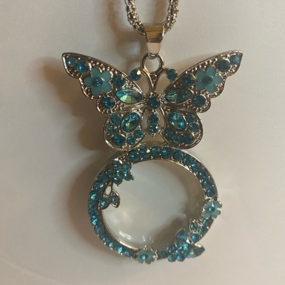 Austrian Crystal magnifying pendant necklace - Picture 2 of 6
